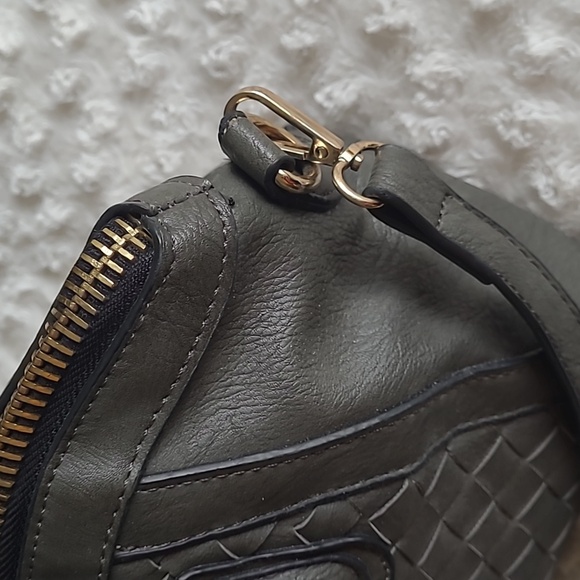 Sasha + Sofi gray zippered purse with weave design. Handle and shoulder strap. - Picture 6 of 17
